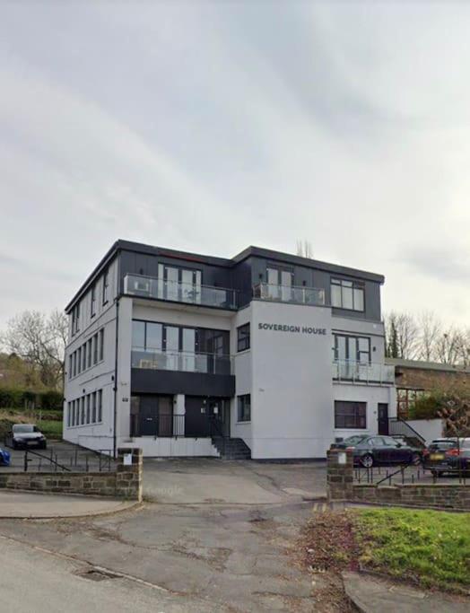 Contemporary Apartment Great Location With Private Car Park Keighley Exteriör bild