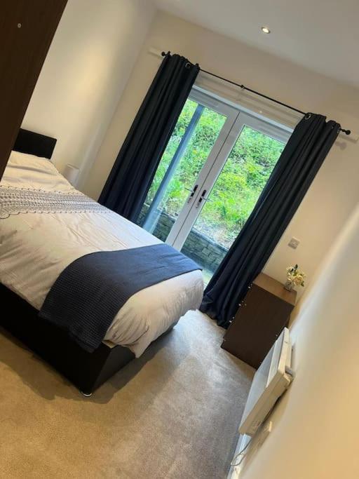 Contemporary Apartment Great Location With Private Car Park Keighley Exteriör bild