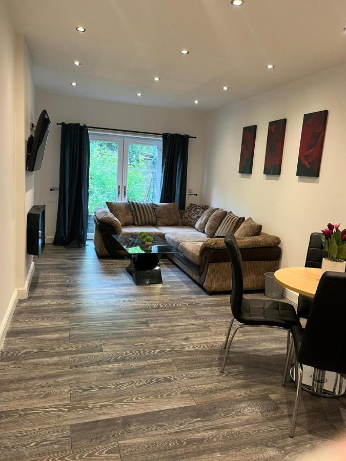 Contemporary Apartment Great Location With Private Car Park Keighley Exteriör bild