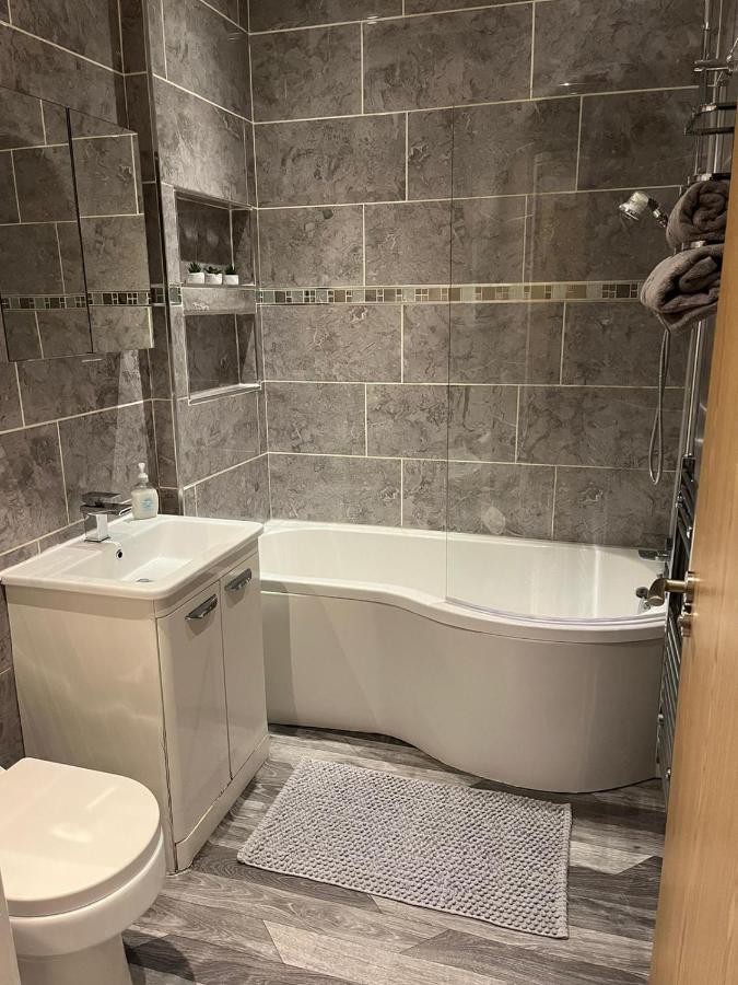 Contemporary Apartment Great Location With Private Car Park Keighley Exteriör bild